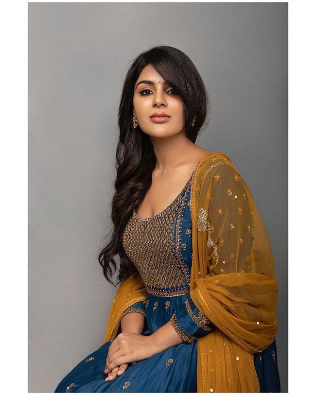 Samyuktha Menon Staggering Poses At Gym